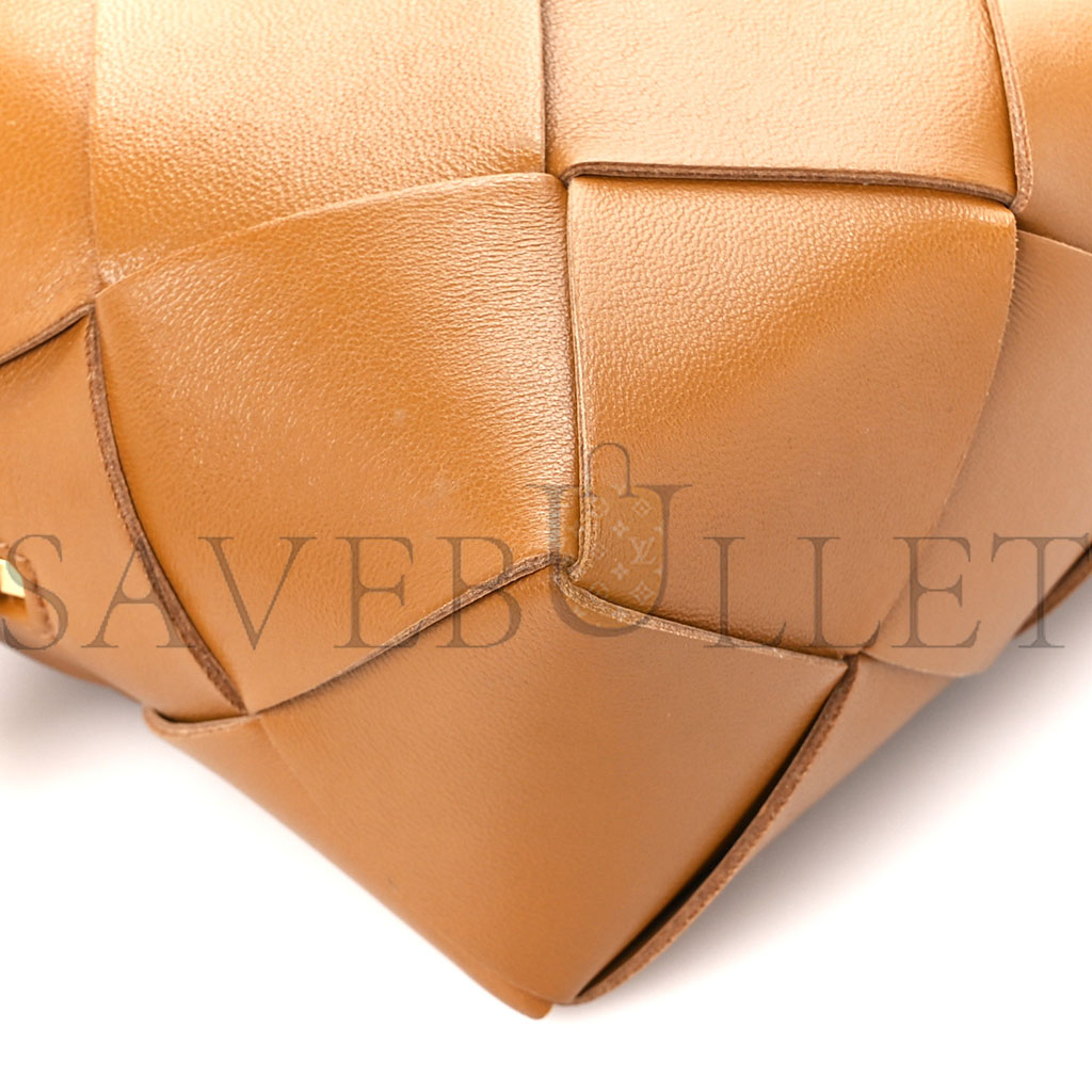 BOTTEGA VENETA LAMBSKIN MAXI INTRECCIATO MINI CASSETTE CAMERA BAG ACORN (15*15*7cm)